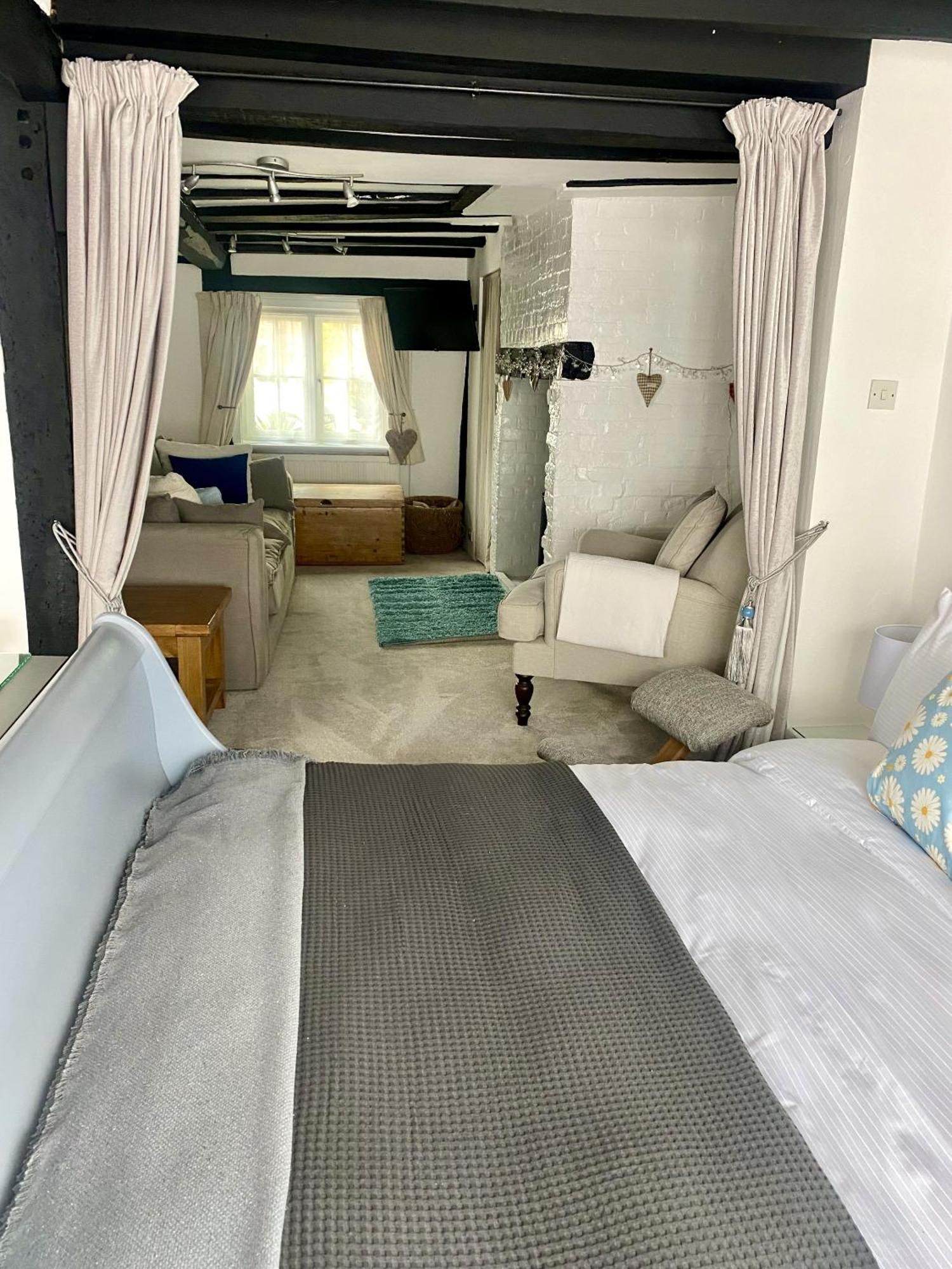 Chestnut Tree Cottage, 7 High Street Ardingly Habitación foto